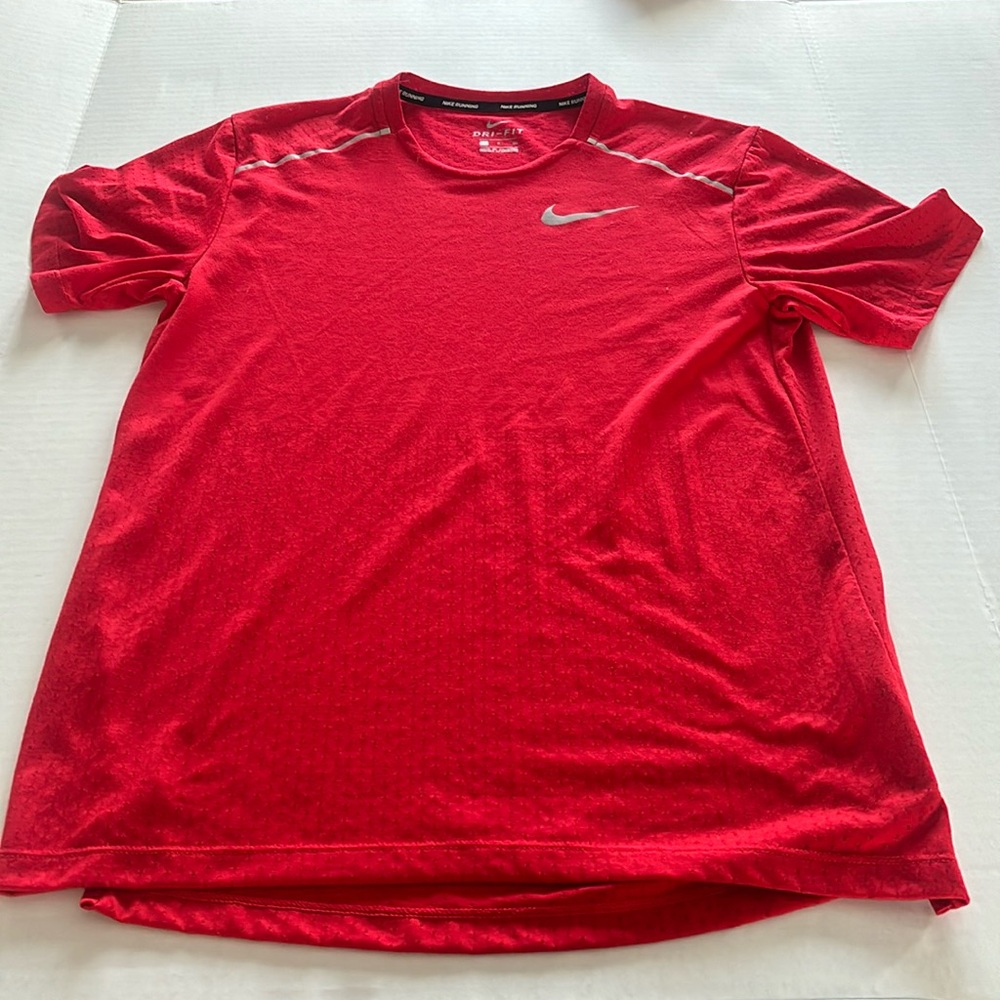 men’s small nike shirt